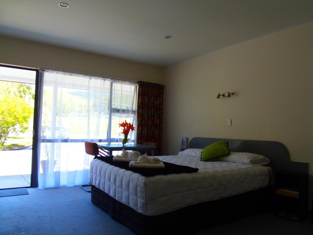 Kapiti Lindale Motel And Conference Centre Paraparaumu Room photo